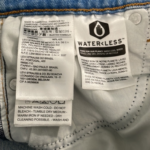 Levi's Premium Wedgie Light Wash High Rise Jeans Size 24 - Picture 11 of 11